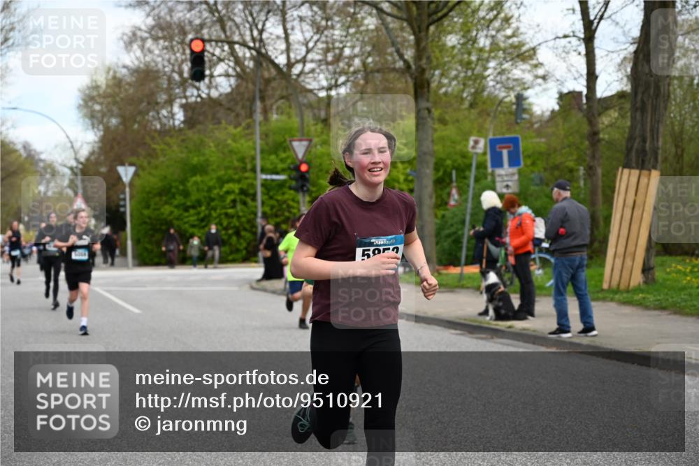 12.04.2026 - 45. Internationalen Wilhelmsburger Insellauf J. Mangold http://msf.ph/oto/9510921 12.04.2026 13:01:36 Ziel 4925, 5351, 5140, 4965, 3154, 4754, 4890, 4888, 4889, 5349, 3726, 5679, 5472, 5807, 5782, 4666, 5781, 5796, 2675, 2736, 3995, 5188, 5852, 3626, 5409, 5059, 2083, 5176, 4423, 2185, 5100, 4422, 2733, 4433, 2738, 3129, 3616 meine-sportfotos.de