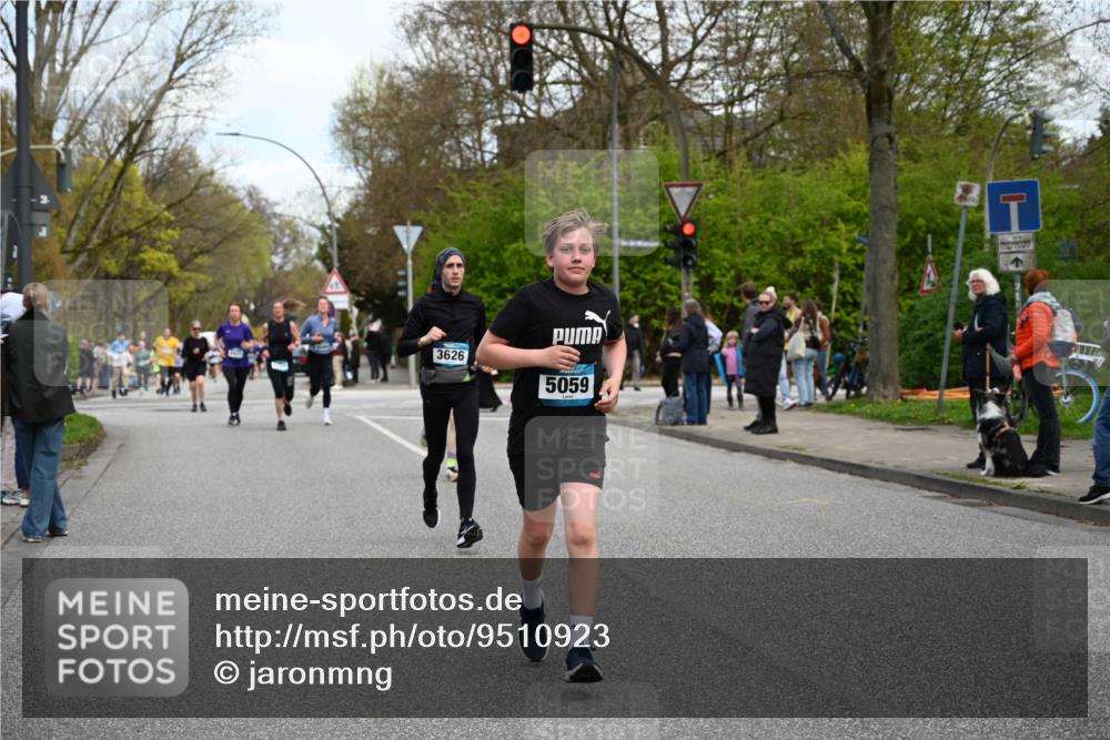 12.04.2026 - 45. Internationalen Wilhelmsburger Insellauf J. Mangold http://msf.ph/oto/9510923 12.04.2026 13:01:40 Ziel 4890, 4888, 4889, 5349, 3726, 5679, 5472, 5807, 5782, 4666, 5781, 5796, 2675, 2736, 3995, 5188, 5852, 3626, 5409, 5059, 2083, 5176, 4423, 2185, 5100, 4422, 2733, 4433, 2738, 3129, 3616, 5181, 5117, 3663, 5540, 5137 meine-sportfotos.de