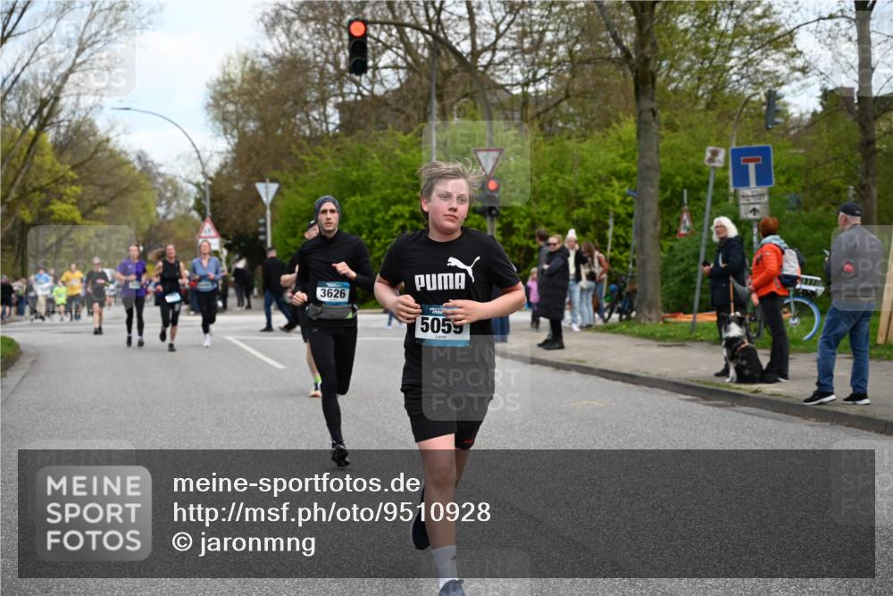 12.04.2026 - 45. Internationalen Wilhelmsburger Insellauf J. Mangold http://msf.ph/oto/9510928 12.04.2026 13:01:40 Ziel 4890, 4888, 4889, 5349, 3726, 5679, 5472, 5807, 5782, 4666, 5781, 5796, 2675, 2736, 3995, 5188, 5852, 3626, 5409, 5059, 2083, 5176, 4423, 2185, 5100, 4422, 2733, 4433, 2738, 3129, 3616, 5181, 5117, 3663, 5540, 5137 meine-sportfotos.de