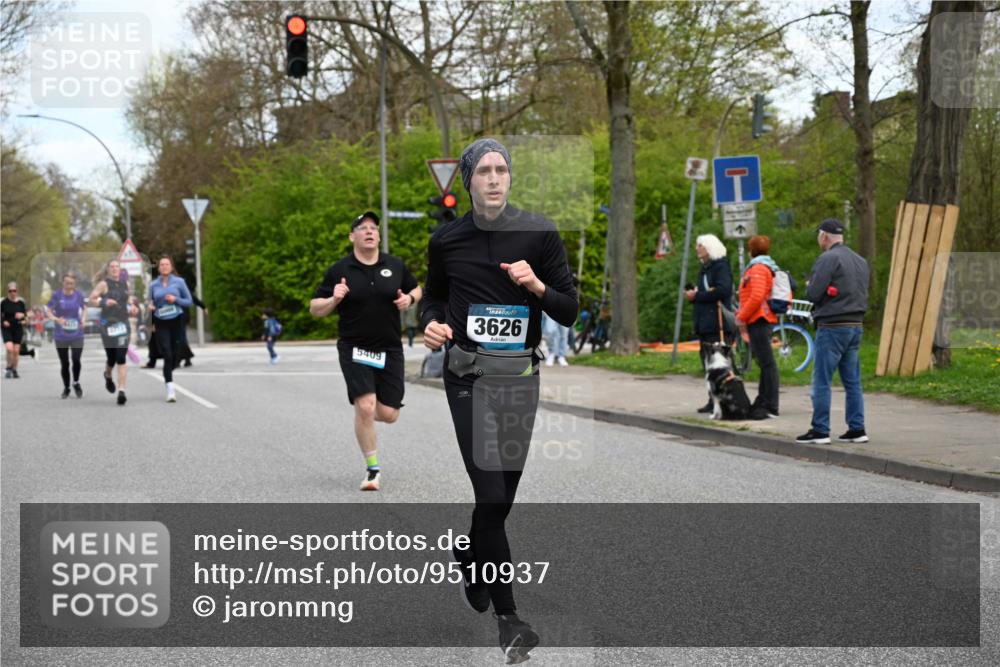12.04.2026 - 45. Internationalen Wilhelmsburger Insellauf J. Mangold http://msf.ph/oto/9510937 12.04.2026 13:01:41 Ziel 4890, 4888, 4889, 5349, 3726, 5679, 5472, 5807, 5782, 4666, 5781, 5796, 2675, 2736, 3995, 5188, 5852, 3626, 5409, 5059, 2083, 5176, 4423, 2185, 5100, 4422, 4422, 2733, 4433, 2738, 3129, 3616, 5181, 5117, 3663, 5540, 5137, 4527, 4606, 5455 meine-sportfotos.de