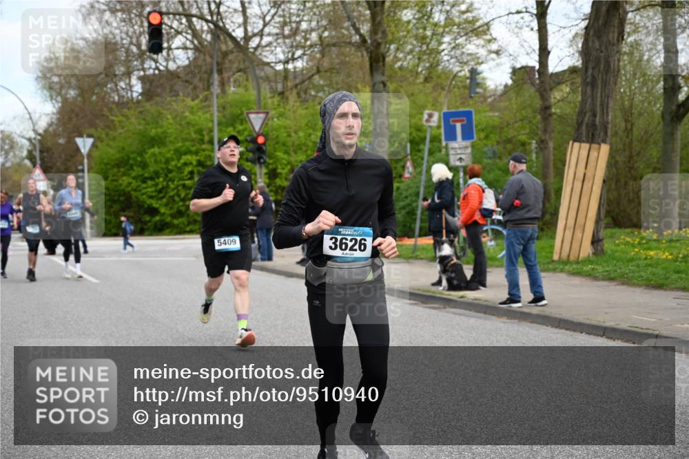 12.04.2026 - 45. Internationalen Wilhelmsburger Insellauf J. Mangold http://msf.ph/oto/9510940 12.04.2026 13:01:42 Ziel 5679, 5472, 5807, 5782, 4666, 5781, 5796, 2675, 2736, 3995, 5188, 5852, 3626, 5409, 5059, 2083, 2083, 5176, 4423, 2185, 5100, 4422, 2733, 4433, 2738, 3129, 3616, 5181, 5117, 3663, 5540, 5137, 4527, 4606, 5455, 4817, 4818 meine-sportfotos.de