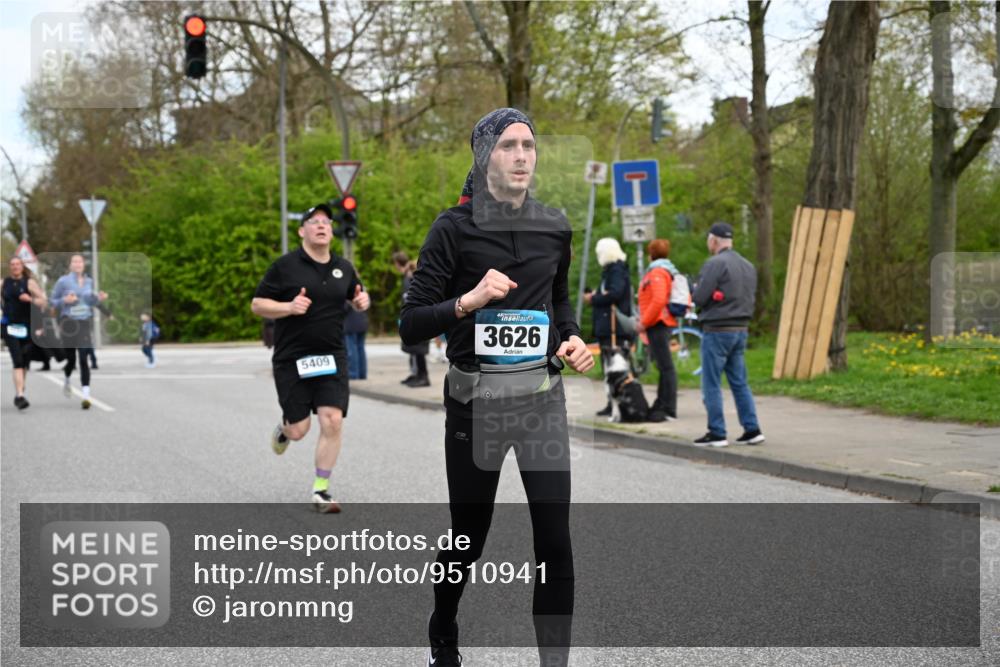 12.04.2026 - 45. Internationalen Wilhelmsburger Insellauf J. Mangold http://msf.ph/oto/9510941 12.04.2026 13:01:42 Ziel 5679, 5472, 5807, 5782, 4666, 5781, 5796, 2675, 2736, 3995, 5188, 5852, 3626, 5409, 5059, 2083, 2083, 5176, 4423, 2185, 5100, 4422, 2733, 4433, 2738, 3129, 3616, 5181, 5117, 3663, 5540, 5137, 4527, 4606, 5455, 4817, 4818 meine-sportfotos.de