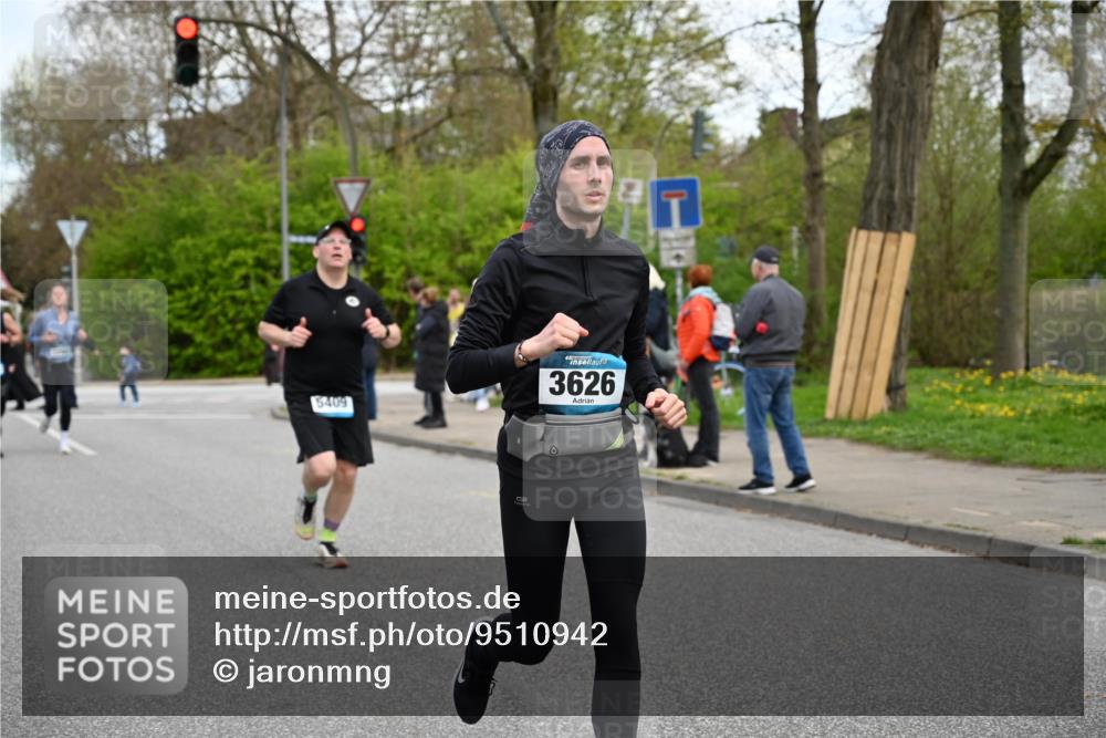 12.04.2026 - 45. Internationalen Wilhelmsburger Insellauf J. Mangold http://msf.ph/oto/9510942 12.04.2026 13:01:42 Ziel 5679, 5472, 5807, 5782, 4666, 5781, 5796, 2675, 2736, 3995, 5188, 5852, 3626, 5409, 5059, 2083, 2083, 5176, 4423, 2185, 5100, 4422, 2733, 4433, 2738, 3129, 3616, 5181, 5117, 3663, 5540, 5137, 4527, 4606, 5455, 4817, 4818 meine-sportfotos.de