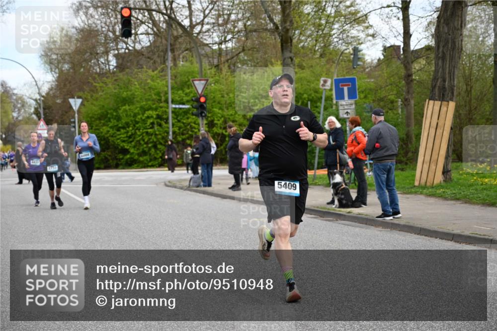 12.04.2026 - 45. Internationalen Wilhelmsburger Insellauf J. Mangold http://msf.ph/oto/9510948 12.04.2026 13:01:43 Ziel 5679, 5472, 5807, 5782, 4666, 5781, 5796, 2675, 2736, 3995, 5188, 5852, 3626, 5409, 5059, 2083, 5176, 4423, 2185, 5100, 4422, 2733, 4433, 2733, 4433, 2738, 3129, 3616, 5181, 5117, 3663, 5540, 5137, 4527, 4606, 5455, 4817, 4818, 4966 meine-sportfotos.de