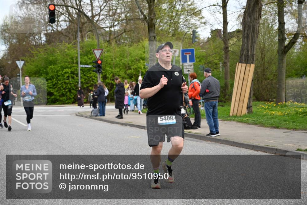 12.04.2026 - 45. Internationalen Wilhelmsburger Insellauf J. Mangold http://msf.ph/oto/9510950 12.04.2026 13:01:43 Ziel 5679, 5472, 5807, 5782, 4666, 5781, 5796, 2675, 2736, 3995, 5188, 5852, 3626, 5409, 5059, 2083, 5176, 4423, 2185, 5100, 4422, 2733, 4433, 2733, 4433, 2738, 3129, 3616, 5181, 5117, 3663, 5540, 5137, 4527, 4606, 5455, 4817, 4818, 4966 meine-sportfotos.de