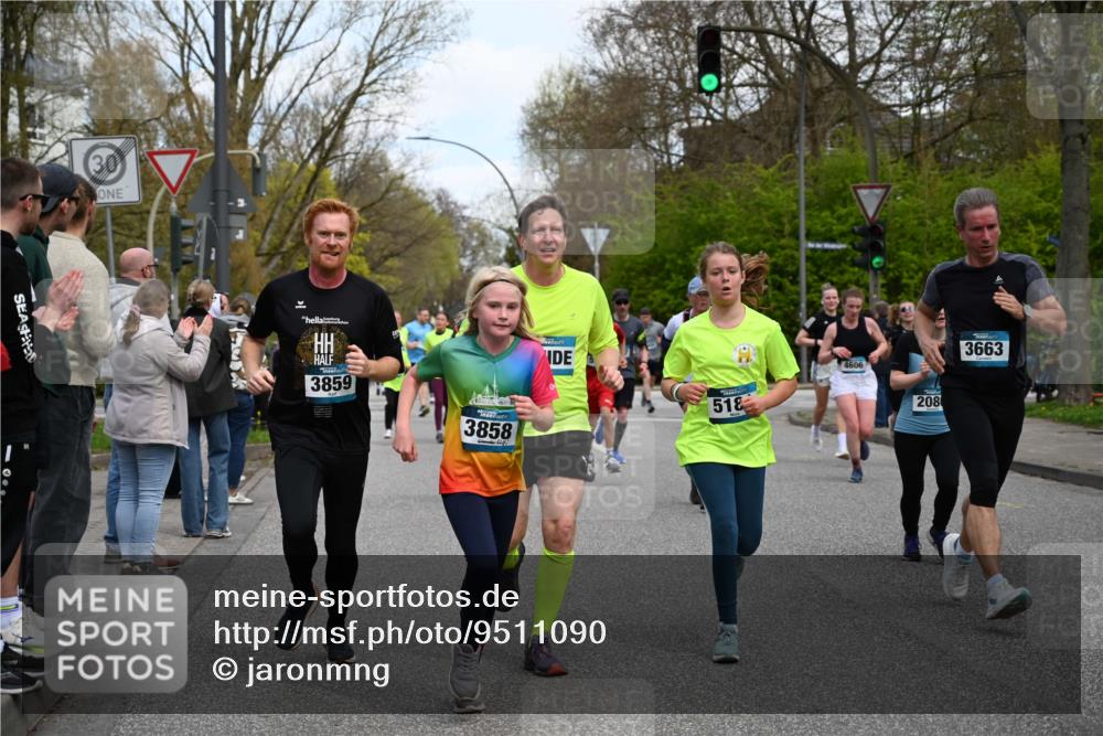 12.04.2026 - 45. Internationalen Wilhelmsburger Insellauf J. Mangold http://msf.ph/oto/9511090 12.04.2026 13:02:07 Ziel 2083, 5176, 4423, 2185, 5100, 4422, 2733, 4433, 2738, 3129, 3616, 5181, 5117, 3663, 5540, 5137, 4527, 4606, 5455, 4817, 4818, 4966, 4966, 2278, 2292, 2057, 5068, 3858, 3859, 4525, 4072, 2086, 5827, 4310, 4308, 5165, 4584, 5123, 5177, 5178, 5658, 5658, 4235, 3128, 5175, 3510, 4618, 4617, 4990, 3170, 4719, 4854, 3761, 4253, 5022, 4239, 3618, 3784, 5329, 5330, 4099, 4576, 4100 meine-sportfotos.de