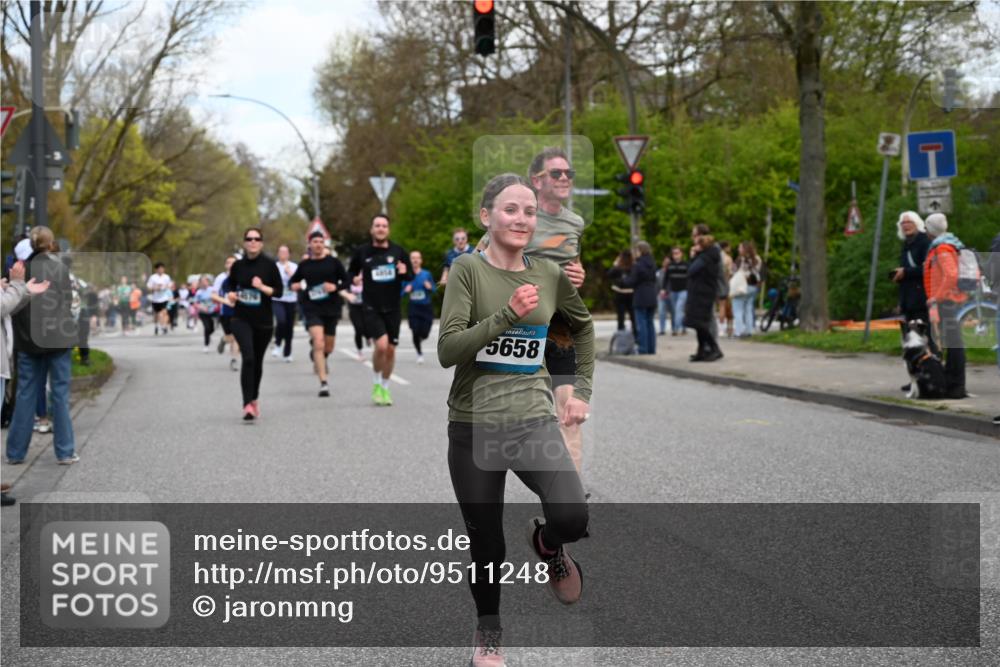 12.04.2026 - 45. Internationalen Wilhelmsburger Insellauf J. Mangold http://msf.ph/oto/9511248 12.04.2026 13:02:29 Ziel 3663, 5540, 5137, 4527, 4606, 5455, 4817, 4818, 4966, 2278, 2292, 2057, 5068, 3858, 3859, 4525, 4072, 2086, 5827, 4310, 4308, 5165, 4584, 5123, 5177, 5178, 5658, 4235, 3128, 5175, 3510, 4618, 4617, 4990, 3170, 4719, 4854, 3761, 4253, 5022, 4239, 3618, 3784, 5329, 5330, 4099, 4576, 4100, 2023, 5091, 5072, 5061, 4858, 5730, 4760, 5197, 5077, 5151, 4805, 4797, 4123, 4650, 5162, 4816, 3454, 3062, 4523, 2704, 4413 meine-sportfotos.de
