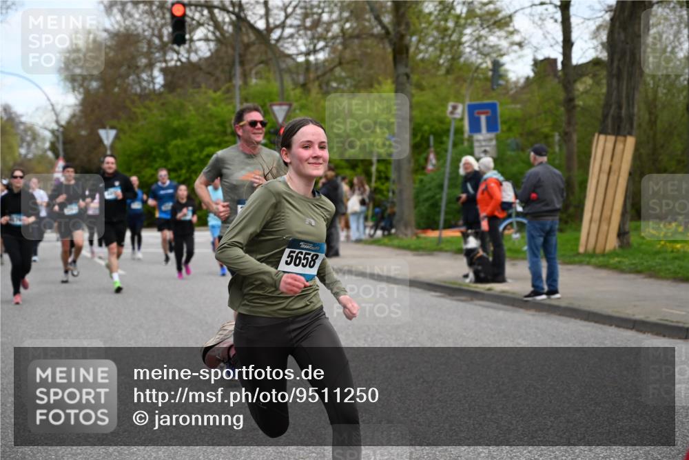 12.04.2026 - 45. Internationalen Wilhelmsburger Insellauf J. Mangold http://msf.ph/oto/9511250 12.04.2026 13:02:29 Ziel 3663, 5540, 5137, 4527, 4606, 5455, 4817, 4818, 4966, 2278, 2292, 2057, 5068, 3858, 3859, 4525, 4072, 2086, 5827, 4310, 4308, 5165, 4584, 5123, 5177, 5178, 5658, 4235, 3128, 5175, 3510, 4618, 4617, 4990, 3170, 4719, 4854, 3761, 4253, 5022, 4239, 3618, 3784, 5329, 5330, 4099, 4576, 4100, 2023, 5091, 5072, 5061, 4858, 5730, 4760, 5197, 5077, 5151, 4805, 4797, 4123, 4650, 5162, 4816, 3454, 3062, 4523, 2704, 4413 meine-sportfotos.de