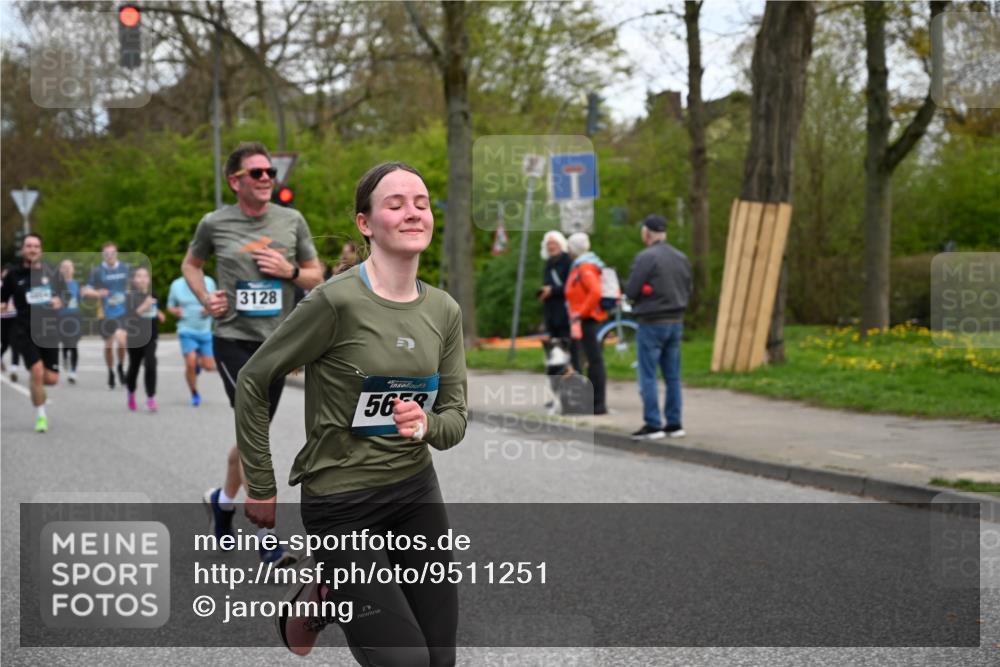 12.04.2026 - 45. Internationalen Wilhelmsburger Insellauf J. Mangold http://msf.ph/oto/9511251 12.04.2026 13:02:29 Ziel 3663, 5540, 5137, 4527, 4606, 5455, 4817, 4818, 4966, 2278, 2292, 2057, 5068, 3858, 3859, 4525, 4072, 2086, 5827, 4310, 4308, 5165, 4584, 5123, 5177, 5178, 5658, 4235, 3128, 5175, 3510, 4618, 4617, 4990, 3170, 4719, 4854, 3761, 4253, 5022, 4239, 3618, 3784, 5329, 5330, 4099, 4576, 4100, 2023, 5091, 5072, 5061, 4858, 5730, 4760, 5197, 5077, 5151, 4805, 4797, 4123, 4650, 5162, 4816, 3454, 3062, 4523, 2704, 4413 meine-sportfotos.de