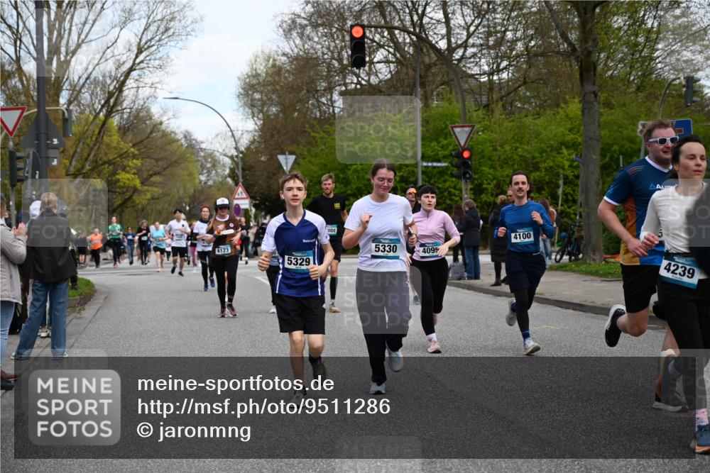 12.04.2026 - 45. Internationalen Wilhelmsburger Insellauf J. Mangold http://msf.ph/oto/9511286 12.04.2026 13:02:34 Ziel 2057, 5068, 3858, 3859, 4525, 4072, 2086, 5827, 4310, 4308, 5165, 4584, 5123, 5177, 5178, 5658, 4235, 3128, 5175, 3510, 4618, 4617, 4990, 3170, 4719, 4854, 3761, 4253, 5022, 4239, 3618, 3784, 5329, 5330, 4099, 4576, 4100, 2023, 5091, 5072, 5072, 5061, 4858, 5730, 4760, 5197, 5077, 5151, 4805, 4797, 4123, 4650, 5162, 4816, 3454, 3062, 4523, 2704, 4413, 5428, 2938, 5116, 4267, 2939, 5138, 3489 meine-sportfotos.de