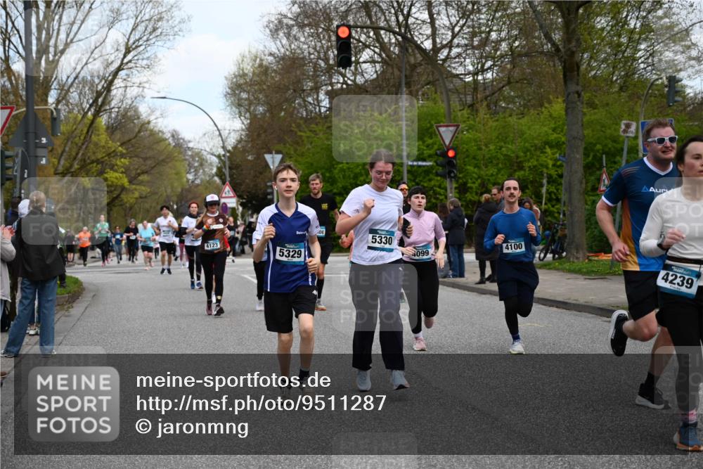 12.04.2026 - 45. Internationalen Wilhelmsburger Insellauf J. Mangold http://msf.ph/oto/9511287 12.04.2026 13:02:34 Ziel 2057, 5068, 3858, 3859, 4525, 4072, 2086, 5827, 4310, 4308, 5165, 4584, 5123, 5177, 5178, 5658, 4235, 3128, 5175, 3510, 4618, 4617, 4990, 3170, 4719, 4854, 3761, 4253, 5022, 4239, 3618, 3784, 5329, 5330, 4099, 4576, 4100, 2023, 5091, 5072, 5072, 5061, 4858, 5730, 4760, 5197, 5077, 5151, 4805, 4797, 4123, 4650, 5162, 4816, 3454, 3062, 4523, 2704, 4413, 5428, 2938, 5116, 4267, 2939, 5138, 3489 meine-sportfotos.de