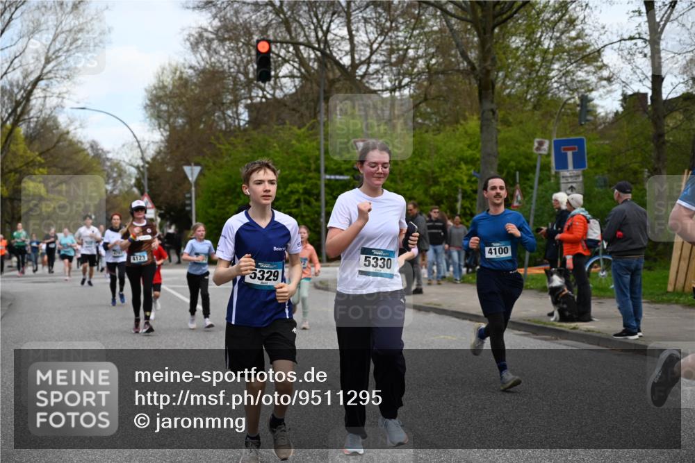 12.04.2026 - 45. Internationalen Wilhelmsburger Insellauf J. Mangold http://msf.ph/oto/9511295 12.04.2026 13:02:34 Ziel 2057, 5068, 3858, 3859, 4525, 4072, 2086, 5827, 4310, 4308, 5165, 4584, 5123, 5177, 5178, 5658, 4235, 3128, 5175, 3510, 4618, 4617, 4990, 3170, 4719, 4854, 3761, 4253, 5022, 4239, 3618, 3784, 5329, 5330, 4099, 4576, 4100, 2023, 5091, 5072, 5072, 5061, 4858, 5730, 4760, 5197, 5077, 5151, 4805, 4797, 4123, 4650, 5162, 4816, 3454, 3062, 4523, 2704, 4413, 5428, 2938, 5116, 4267, 2939, 5138, 3489 meine-sportfotos.de