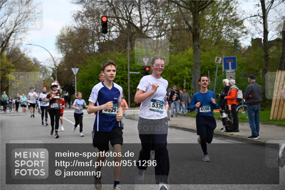 12.04.2026 - 45. Internationalen Wilhelmsburger Insellauf J. Mangold http://msf.ph/oto/9511296 12.04.2026 13:02:35 Ziel 5068, 3858, 3859, 4525, 4072, 2086, 5827, 4310, 4308, 5165, 4584, 5123, 5177, 5178, 5658, 4235, 3128, 5175, 3510, 4618, 4617, 4990, 3170, 4719, 4854, 3761, 4253, 5022, 4239, 3618, 3784, 5329, 5330, 4099, 4576, 4100, 2023, 5091, 5072, 5061, 4858, 5730, 4760, 5197, 5077, 5151, 4805, 4797, 4123, 4650, 5162, 4816, 3454, 3062, 4523, 2704, 4413, 5428, 2938, 5116, 4267, 2939, 5138, 3489, 5683 meine-sportfotos.de
