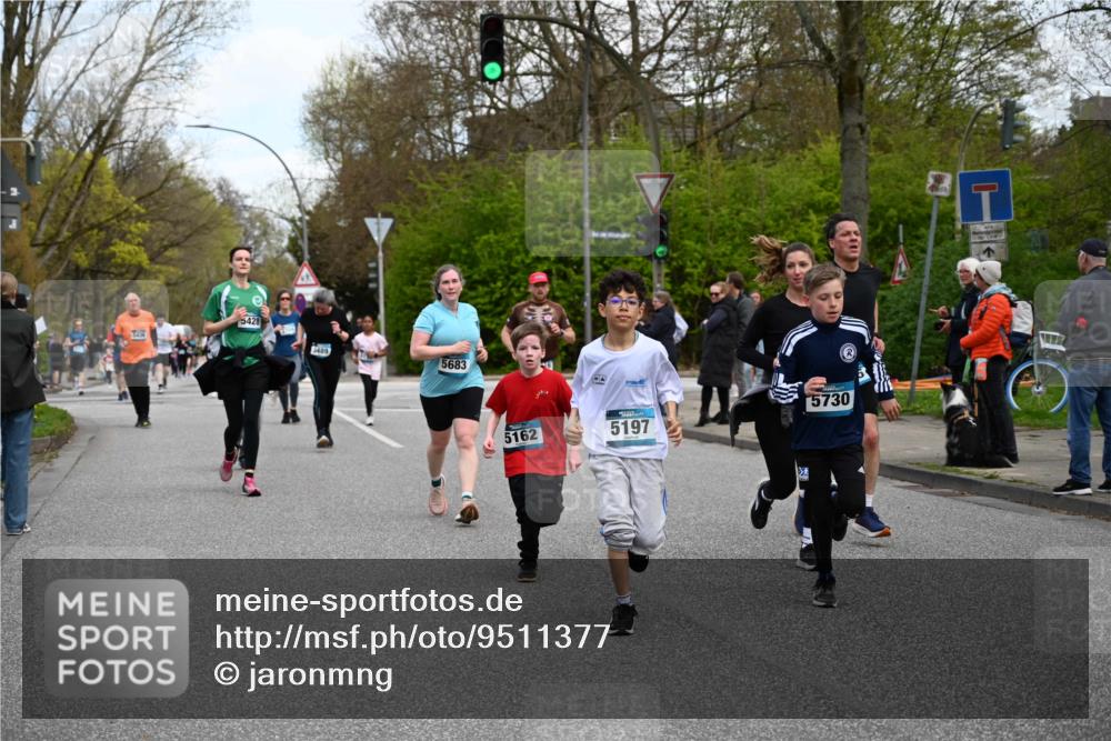 12.04.2026 - 45. Internationalen Wilhelmsburger Insellauf J. Mangold http://msf.ph/oto/9511377 12.04.2026 13:02:46 Ziel 5175, 3510, 4618, 4617, 4990, 3170, 4719, 4854, 3761, 4253, 5022, 4239, 3618, 3784, 5329, 5330, 4099, 4576, 4100, 2023, 5091, 5072, 5061, 4858, 5730, 4760, 5197, 5077, 5151, 4805, 4797, 4123, 4650, 5162, 4816, 3454, 3062, 4523, 2704, 4413, 5428, 2938, 5116, 4267, 2939, 5138, 3489, 5683, 5436, 3313, 5470, 4743, 4323, 3962, 3652 meine-sportfotos.de