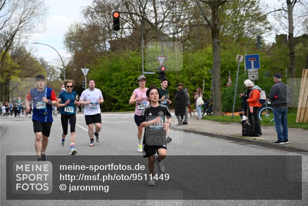12.04.2026 - 45. Internationalen Wilhelmsburger Insellauf J. Mangold http://msf.ph/oto/9511449 12.04.2026 13:02:58 Ziel 5072, 5061, 4858, 5730, 4760, 5197, 5077, 5151, 4805, 4797, 4123, 4650, 5162, 4816, 3454, 3062, 4523, 2704, 4413, 5428, 2938, 5116, 4267, 2939, 5138, 3489, 5683, 5436, 3313, 5470, 4743, 4323, 3962, 3652, 2642, 4780, 5063, 2508, 5200, 5208, 4842, 2287, 4843, 4526, 5475, 2007, 3523 meine-sportfotos.de