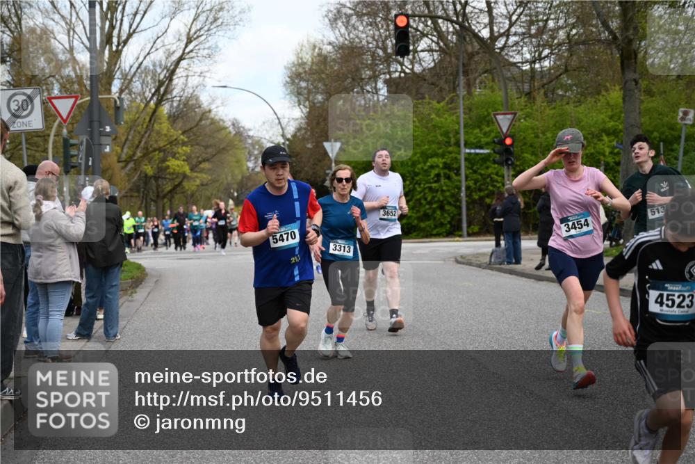 12.04.2026 - 45. Internationalen Wilhelmsburger Insellauf J. Mangold http://msf.ph/oto/9511456 12.04.2026 13:02:59 Ziel 5072, 5061, 4858, 5730, 4760, 5197, 5077, 5151, 4805, 4797, 4123, 4650, 5162, 4816, 3454, 3062, 4523, 2704, 4413, 5428, 2938, 5116, 4267, 2939, 5138, 3489, 5683, 5683, 5436, 3313, 5470, 4743, 4323, 3962, 3652, 2642, 4780, 5063, 2508, 5200, 5208, 4842, 2287, 4843, 4526, 5475, 2007, 3523 meine-sportfotos.de