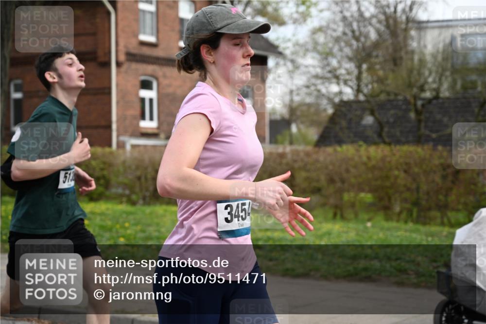 12.04.2026 - 45. Internationalen Wilhelmsburger Insellauf J. Mangold http://msf.ph/oto/9511471 12.04.2026 13:03:01 Ziel 5061, 4858, 5730, 4760, 5197, 5077, 5151, 4805, 4797, 4123, 4650, 5162, 4816, 3454, 3062, 4523, 2704, 4413, 5428, 2938, 5116, 4267, 2939, 5138, 3489, 5683, 5436, 3313, 5470, 4743, 4323, 3962, 3652, 2642, 2642, 4780, 5063, 2508, 5200, 5208, 4842, 2287, 4843, 4526, 5475, 2007, 3523, 4217, 5433, 5430, 5105 meine-sportfotos.de