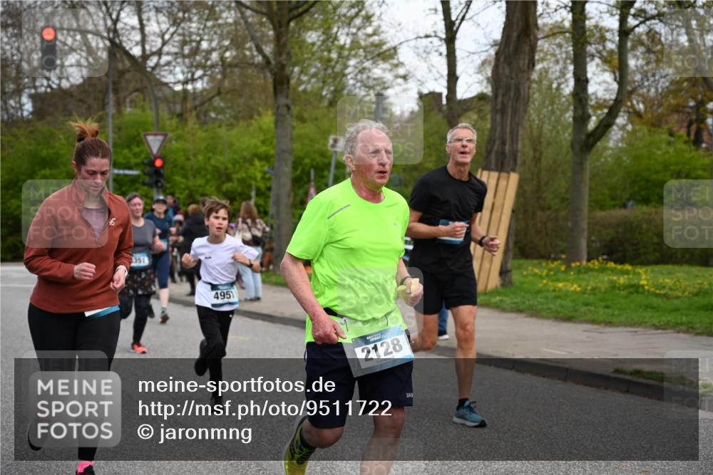12.04.2026 - 45. Internationalen Wilhelmsburger Insellauf J. Mangold http://msf.ph/oto/9511722 12.04.2026 13:03:53 Ziel 5448, 5150, 5668, 5198, 4372, 3737, 3736, 4373, 3883, 5662, 5252, 4032, 4345, 2369, 3768, 5155, 4226, 5250, 4247, 2715, 4260, 3034, 5469, 2128, 5667, 2089, 3870, 5193, 2307, 5257, 4647, 5565, 4600, 5474, 4653, 5420, 5599, 5620, 4951, 4115, 4951, 4115, 4351, 4125, 5248 meine-sportfotos.de