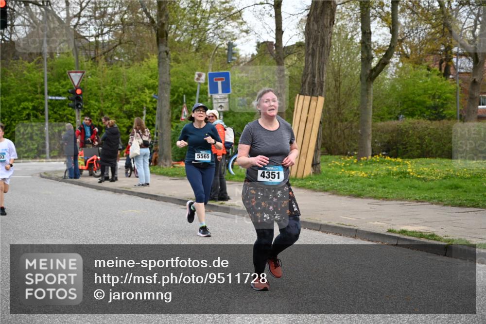 12.04.2026 - 45. Internationalen Wilhelmsburger Insellauf J. Mangold http://msf.ph/oto/9511728 12.04.2026 13:03:56 Ziel 5662, 5252, 4032, 4345, 2369, 3768, 5155, 4226, 5250, 4247, 2715, 4260, 3034, 5469, 2128, 5667, 2089, 3870, 5193, 2307, 5257, 4647, 5565, 4600, 5474, 4653, 5420, 5599, 5620, 4951, 4115, 4351, 4351, 4125, 5248, 5064, 4048, 5423, 5066, 5458, 5728 meine-sportfotos.de