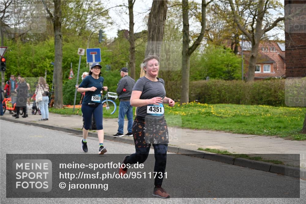 12.04.2026 - 45. Internationalen Wilhelmsburger Insellauf J. Mangold http://msf.ph/oto/9511731 12.04.2026 13:03:56 Ziel 5662, 5252, 4032, 4345, 2369, 3768, 5155, 4226, 5250, 4247, 2715, 4260, 3034, 5469, 2128, 5667, 2089, 3870, 5193, 2307, 5257, 4647, 5565, 4600, 5474, 4653, 5420, 5599, 5620, 4951, 4115, 4351, 4351, 4125, 5248, 5064, 4048, 5423, 5066, 5458, 5728 meine-sportfotos.de