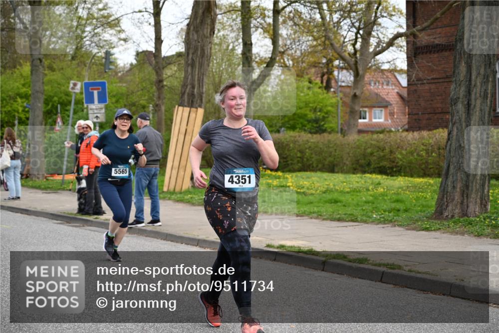 12.04.2026 - 45. Internationalen Wilhelmsburger Insellauf J. Mangold http://msf.ph/oto/9511734 12.04.2026 13:03:57 Ziel 5662, 5252, 4032, 4345, 2369, 3768, 5155, 4226, 5250, 4247, 2715, 4260, 3034, 5469, 2128, 5667, 2089, 3870, 5193, 2307, 5257, 4647, 5565, 4600, 5474, 4653, 5420, 5599, 5620, 4951, 4115, 4351, 4125, 4125, 5248, 5064, 4048, 5423, 5066, 5458, 5728 meine-sportfotos.de