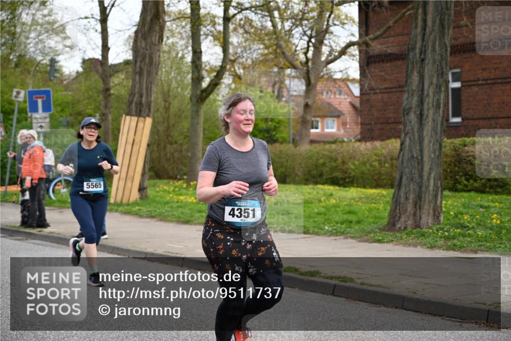 12.04.2026 - 45. Internationalen Wilhelmsburger Insellauf J. Mangold http://msf.ph/oto/9511737 12.04.2026 13:03:57 Ziel 5662, 5252, 4032, 4345, 2369, 3768, 5155, 4226, 5250, 4247, 2715, 4260, 3034, 5469, 2128, 5667, 2089, 3870, 5193, 2307, 5257, 4647, 5565, 4600, 5474, 4653, 5420, 5599, 5620, 4951, 4115, 4351, 4125, 4125, 5248, 5064, 4048, 5423, 5066, 5458, 5728 meine-sportfotos.de