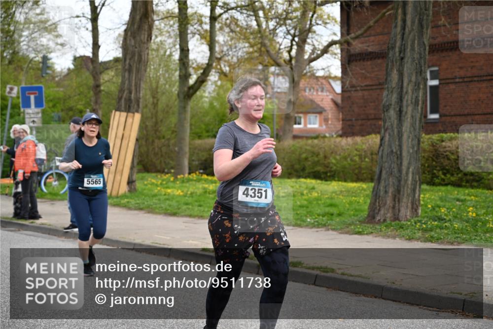 12.04.2026 - 45. Internationalen Wilhelmsburger Insellauf J. Mangold http://msf.ph/oto/9511738 12.04.2026 13:03:57 Ziel 5662, 5252, 4032, 4345, 2369, 3768, 5155, 4226, 5250, 4247, 2715, 4260, 3034, 5469, 2128, 5667, 2089, 3870, 5193, 2307, 5257, 4647, 5565, 4600, 5474, 4653, 5420, 5599, 5620, 4951, 4115, 4351, 4125, 4125, 5248, 5064, 4048, 5423, 5066, 5458, 5728 meine-sportfotos.de