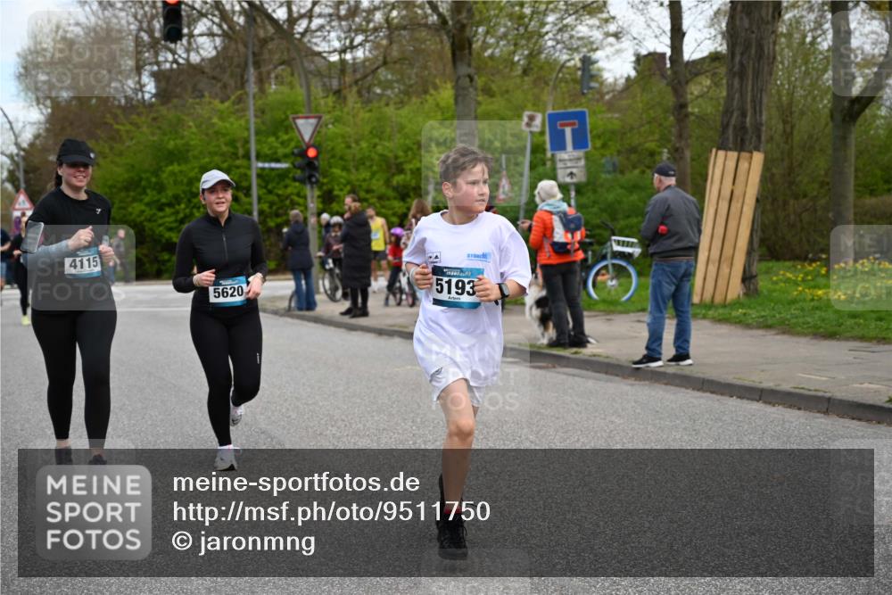 12.04.2026 - 45. Internationalen Wilhelmsburger Insellauf J. Mangold http://msf.ph/oto/9511750 12.04.2026 13:03:59 Ziel 5662, 5252, 4032, 4345, 2369, 3768, 5155, 4226, 5250, 4247, 2715, 4260, 3034, 5469, 2128, 5667, 2089, 3870, 5193, 2307, 5257, 4647, 5565, 4600, 5474, 4653, 5420, 5599, 5620, 4951, 4115, 4351, 4125, 5248, 5064, 4048, 5423, 5066, 5458, 5728, 5724 meine-sportfotos.de