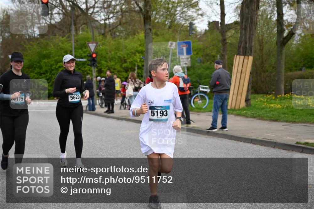 12.04.2026 - 45. Internationalen Wilhelmsburger Insellauf J. Mangold http://msf.ph/oto/9511752 12.04.2026 13:03:59 Ziel 5662, 5252, 4032, 4345, 2369, 3768, 5155, 4226, 5250, 4247, 2715, 4260, 3034, 5469, 2128, 5667, 2089, 3870, 5193, 2307, 5257, 4647, 5565, 4600, 5474, 4653, 5420, 5599, 5620, 4951, 4115, 4351, 4125, 5248, 5064, 4048, 5423, 5066, 5458, 5728, 5724 meine-sportfotos.de