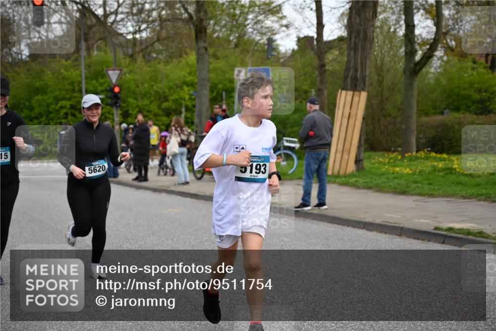 12.04.2026 - 45. Internationalen Wilhelmsburger Insellauf J. Mangold http://msf.ph/oto/9511754 12.04.2026 13:03:59 Ziel 5662, 5252, 4032, 4345, 2369, 3768, 5155, 4226, 5250, 4247, 2715, 4260, 3034, 5469, 2128, 5667, 2089, 3870, 5193, 2307, 5257, 4647, 5565, 4600, 5474, 4653, 5420, 5599, 5620, 4951, 4115, 4351, 4125, 5248, 5064, 4048, 5423, 5066, 5458, 5728, 5724 meine-sportfotos.de