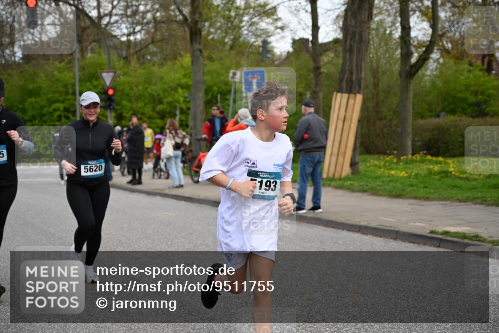 12.04.2026 - 45. Internationalen Wilhelmsburger Insellauf J. Mangold http://msf.ph/oto/9511755 12.04.2026 13:03:59 Ziel 5662, 5252, 4032, 4345, 2369, 3768, 5155, 4226, 5250, 4247, 2715, 4260, 3034, 5469, 2128, 5667, 2089, 3870, 5193, 2307, 5257, 4647, 5565, 4600, 5474, 4653, 5420, 5599, 5620, 4951, 4115, 4351, 4125, 5248, 5064, 4048, 5423, 5066, 5458, 5728, 5724 meine-sportfotos.de
