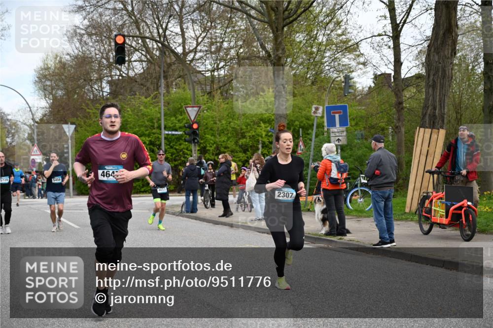 12.04.2026 - 45. Internationalen Wilhelmsburger Insellauf J. Mangold http://msf.ph/oto/9511776 12.04.2026 13:04:04 Ziel 2369, 3768, 5155, 4226, 5250, 4247, 2715, 4260, 3034, 5469, 2128, 5667, 2089, 3870, 5193, 2307, 5257, 4647, 5565, 4600, 5474, 4653, 5420, 5599, 5620, 5620, 4951, 4115, 4351, 4125, 5248, 5064, 4048, 5423, 5066, 5458, 5728, 5724, 2798, 5088 meine-sportfotos.de
