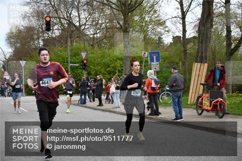 12.04.2026 - 45. Internationalen Wilhelmsburger Insellauf J. Mangold http://msf.ph/oto/9511777 12.04.2026 13:04:04 Ziel 2369, 3768, 5155, 4226, 5250, 4247, 2715, 4260, 3034, 5469, 2128, 5667, 2089, 3870, 5193, 2307, 5257, 4647, 5565, 4600, 5474, 4653, 5420, 5599, 5620, 5620, 4951, 4115, 4351, 4125, 5248, 5064, 4048, 5423, 5066, 5458, 5728, 5724, 2798, 5088 meine-sportfotos.de