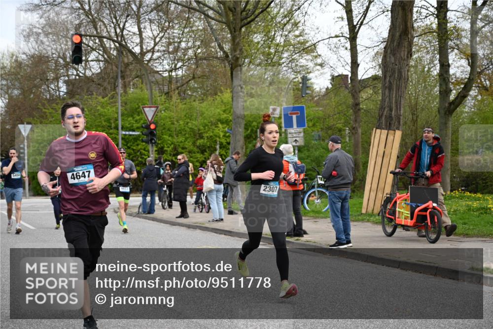 12.04.2026 - 45. Internationalen Wilhelmsburger Insellauf J. Mangold http://msf.ph/oto/9511778 12.04.2026 13:04:04 Ziel 2369, 3768, 5155, 4226, 5250, 4247, 2715, 4260, 3034, 5469, 2128, 5667, 2089, 3870, 5193, 2307, 5257, 4647, 5565, 4600, 5474, 4653, 5420, 5599, 5620, 5620, 4951, 4115, 4351, 4125, 5248, 5064, 4048, 5423, 5066, 5458, 5728, 5724, 2798, 5088 meine-sportfotos.de