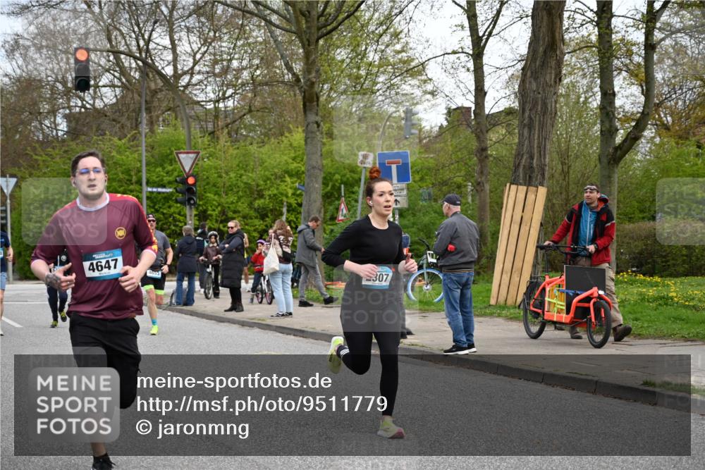 12.04.2026 - 45. Internationalen Wilhelmsburger Insellauf J. Mangold http://msf.ph/oto/9511779 12.04.2026 13:04:04 Ziel 2369, 3768, 5155, 4226, 5250, 4247, 2715, 4260, 3034, 5469, 2128, 5667, 2089, 3870, 5193, 2307, 5257, 4647, 5565, 4600, 5474, 4653, 5420, 5599, 5620, 5620, 4951, 4115, 4351, 4125, 5248, 5064, 4048, 5423, 5066, 5458, 5728, 5724, 2798, 5088 meine-sportfotos.de