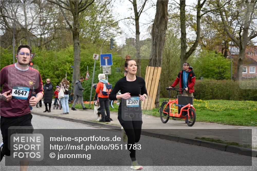 12.04.2026 - 45. Internationalen Wilhelmsburger Insellauf J. Mangold http://msf.ph/oto/9511783 12.04.2026 13:04:04 Ziel 2369, 3768, 5155, 4226, 5250, 4247, 2715, 4260, 3034, 5469, 2128, 5667, 2089, 3870, 5193, 2307, 5257, 4647, 5565, 4600, 5474, 4653, 5420, 5599, 5620, 5620, 4951, 4115, 4351, 4125, 5248, 5064, 4048, 5423, 5066, 5458, 5728, 5724, 2798, 5088 meine-sportfotos.de