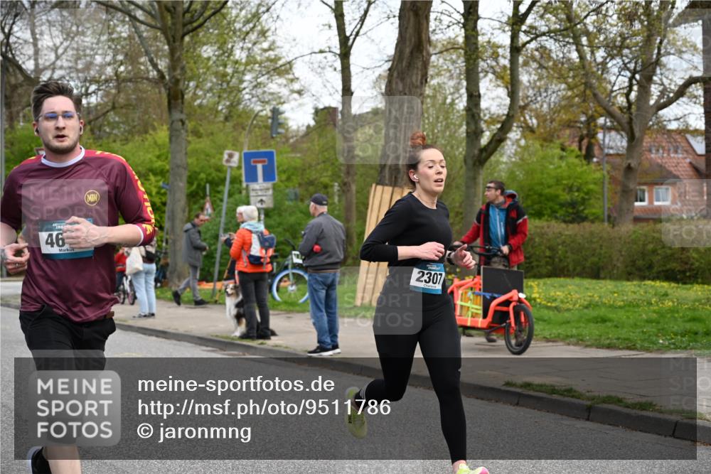 12.04.2026 - 45. Internationalen Wilhelmsburger Insellauf J. Mangold http://msf.ph/oto/9511786 12.04.2026 13:04:04 Ziel 2369, 3768, 5155, 4226, 5250, 4247, 2715, 4260, 3034, 5469, 2128, 5667, 2089, 3870, 5193, 2307, 5257, 4647, 5565, 4600, 5474, 4653, 5420, 5599, 5620, 5620, 4951, 4115, 4351, 4125, 5248, 5064, 4048, 5423, 5066, 5458, 5728, 5724, 2798, 5088 meine-sportfotos.de