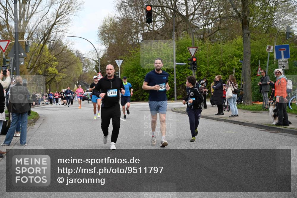 12.04.2026 - 45. Internationalen Wilhelmsburger Insellauf J. Mangold http://msf.ph/oto/9511797 12.04.2026 13:04:07 Ziel 4226, 5250, 4247, 2715, 4260, 3034, 5469, 2128, 5667, 2089, 3870, 5193, 2307, 5257, 4647, 5565, 4600, 5474, 4653, 5420, 5599, 5620, 4951, 4115, 4351, 4125, 5248, 5064, 4048, 5423, 4048, 5423, 5066, 5458, 5728, 5724, 2798, 5088 meine-sportfotos.de