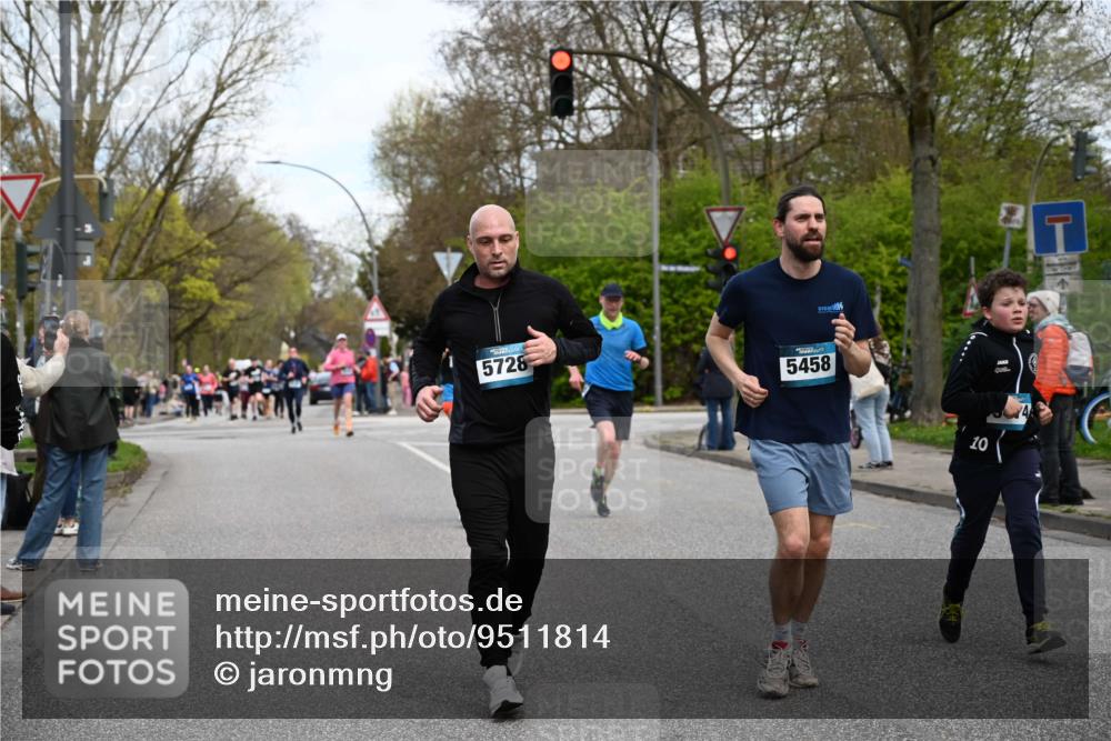 12.04.2026 - 45. Internationalen Wilhelmsburger Insellauf J. Mangold http://msf.ph/oto/9511814 12.04.2026 13:04:09 Ziel 4226, 5250, 4247, 2715, 4260, 3034, 5469, 2128, 5667, 2089, 3870, 5193, 2307, 5257, 4647, 5565, 4600, 5474, 4653, 5420, 5599, 5620, 4951, 4115, 4351, 4125, 4125, 5248, 5064, 4048, 5423, 5066, 5458, 5728, 5724, 2798, 5088, 5864, 3964, 2891 meine-sportfotos.de