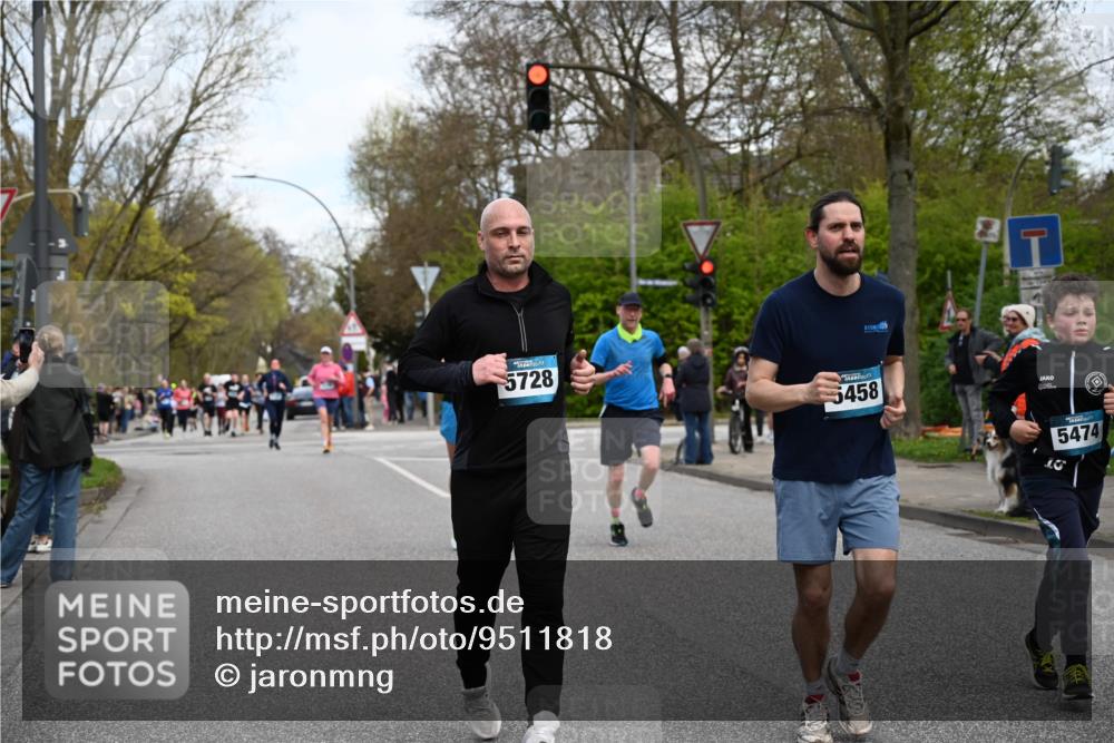 12.04.2026 - 45. Internationalen Wilhelmsburger Insellauf J. Mangold http://msf.ph/oto/9511818 12.04.2026 13:04:09 Ziel 4226, 5250, 4247, 2715, 4260, 3034, 5469, 2128, 5667, 2089, 3870, 5193, 2307, 5257, 4647, 5565, 4600, 5474, 4653, 5420, 5599, 5620, 4951, 4115, 4351, 4125, 4125, 5248, 5064, 4048, 5423, 5066, 5458, 5728, 5724, 2798, 5088, 5864, 3964, 2891 meine-sportfotos.de