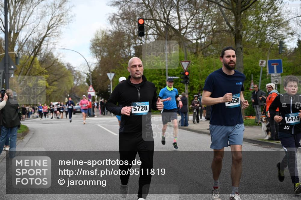12.04.2026 - 45. Internationalen Wilhelmsburger Insellauf J. Mangold http://msf.ph/oto/9511819 12.04.2026 13:04:10 Ziel 2715, 4260, 3034, 5469, 2128, 5667, 2089, 3870, 5193, 2307, 5257, 4647, 5565, 4600, 5474, 4653, 5420, 5599, 5620, 4951, 4115, 4351, 4125, 5248, 5064, 4048, 5423, 5066, 5458, 5728, 5724, 2798, 5088, 5864, 3964, 2891, 4314, 5096, 5808, 5477 meine-sportfotos.de