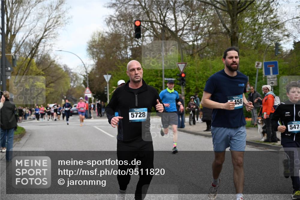 12.04.2026 - 45. Internationalen Wilhelmsburger Insellauf J. Mangold http://msf.ph/oto/9511820 12.04.2026 13:04:10 Ziel 2715, 4260, 3034, 5469, 2128, 5667, 2089, 3870, 5193, 2307, 5257, 4647, 5565, 4600, 5474, 4653, 5420, 5599, 5620, 4951, 4115, 4351, 4125, 5248, 5064, 4048, 5423, 5066, 5458, 5728, 5724, 2798, 5088, 5864, 3964, 2891, 4314, 5096, 5808, 5477 meine-sportfotos.de