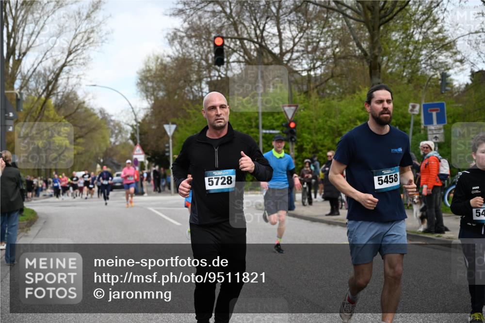 12.04.2026 - 45. Internationalen Wilhelmsburger Insellauf J. Mangold http://msf.ph/oto/9511821 12.04.2026 13:04:10 Ziel 2715, 4260, 3034, 5469, 2128, 5667, 2089, 3870, 5193, 2307, 5257, 4647, 5565, 4600, 5474, 4653, 5420, 5599, 5620, 4951, 4115, 4351, 4125, 5248, 5064, 4048, 5423, 5066, 5458, 5728, 5724, 2798, 5088, 5864, 3964, 2891, 4314, 5096, 5808, 5477 meine-sportfotos.de