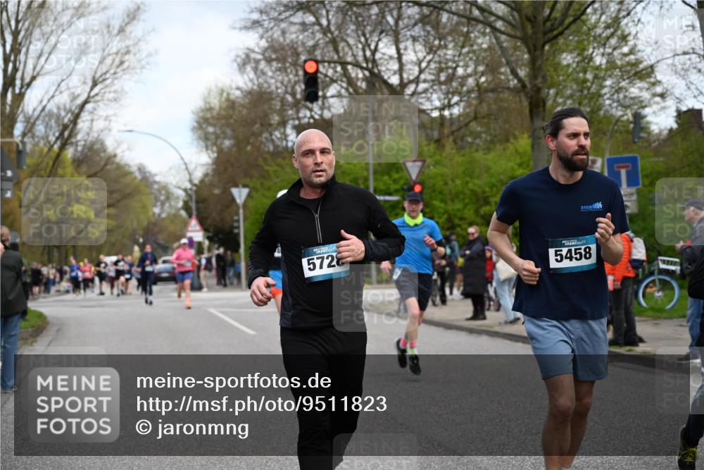 12.04.2026 - 45. Internationalen Wilhelmsburger Insellauf J. Mangold http://msf.ph/oto/9511823 12.04.2026 13:04:10 Ziel 2715, 4260, 3034, 5469, 2128, 5667, 2089, 3870, 5193, 2307, 5257, 4647, 5565, 4600, 5474, 4653, 5420, 5599, 5620, 4951, 4115, 4351, 4125, 5248, 5064, 4048, 5423, 5066, 5458, 5728, 5724, 2798, 5088, 5864, 3964, 2891, 4314, 5096, 5808, 5477 meine-sportfotos.de