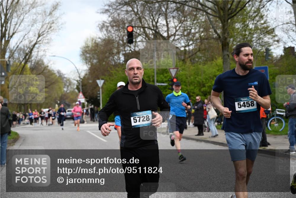 12.04.2026 - 45. Internationalen Wilhelmsburger Insellauf J. Mangold http://msf.ph/oto/9511824 12.04.2026 13:04:10 Ziel 2715, 4260, 3034, 5469, 2128, 5667, 2089, 3870, 5193, 2307, 5257, 4647, 5565, 4600, 5474, 4653, 5420, 5599, 5620, 4951, 4115, 4351, 4125, 5248, 5064, 4048, 5423, 5066, 5458, 5728, 5724, 2798, 5088, 5864, 3964, 2891, 4314, 5096, 5808, 5477 meine-sportfotos.de