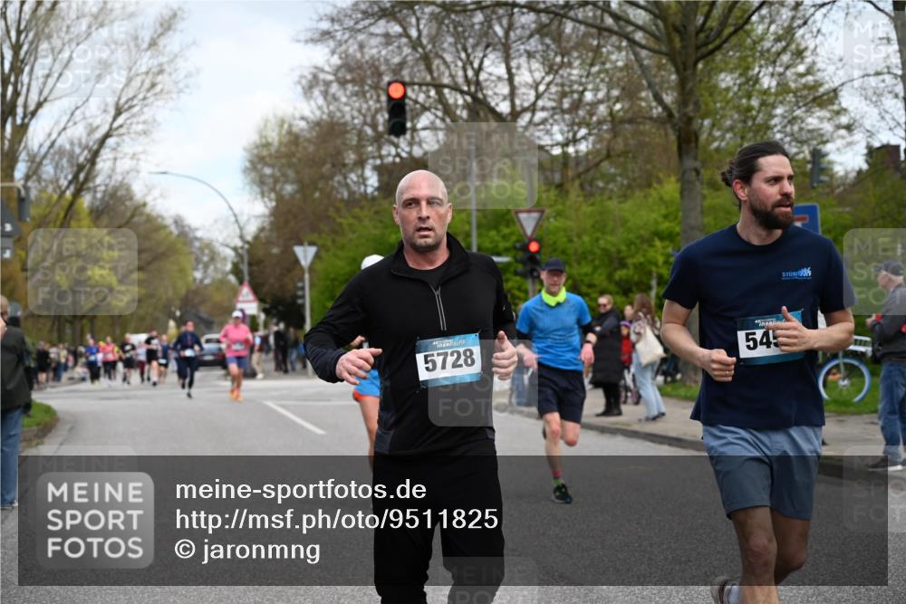 12.04.2026 - 45. Internationalen Wilhelmsburger Insellauf J. Mangold http://msf.ph/oto/9511825 12.04.2026 13:04:10 Ziel 2715, 4260, 3034, 5469, 2128, 5667, 2089, 3870, 5193, 2307, 5257, 4647, 5565, 4600, 5474, 4653, 5420, 5599, 5620, 4951, 4115, 4351, 4125, 5248, 5064, 4048, 5423, 5066, 5458, 5728, 5724, 2798, 5088, 5864, 3964, 2891, 4314, 5096, 5808, 5477 meine-sportfotos.de