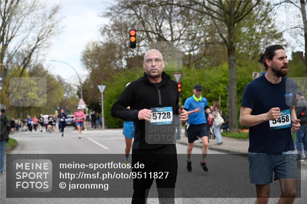 12.04.2026 - 45. Internationalen Wilhelmsburger Insellauf J. Mangold http://msf.ph/oto/9511827 12.04.2026 13:04:10 Ziel 2715, 4260, 3034, 5469, 2128, 5667, 2089, 3870, 5193, 2307, 5257, 4647, 5565, 4600, 5474, 4653, 5420, 5599, 5620, 4951, 4115, 4351, 4125, 5248, 5064, 4048, 5423, 5066, 5458, 5728, 5724, 2798, 5088, 5864, 3964, 2891, 4314, 5096, 5808, 5477 meine-sportfotos.de