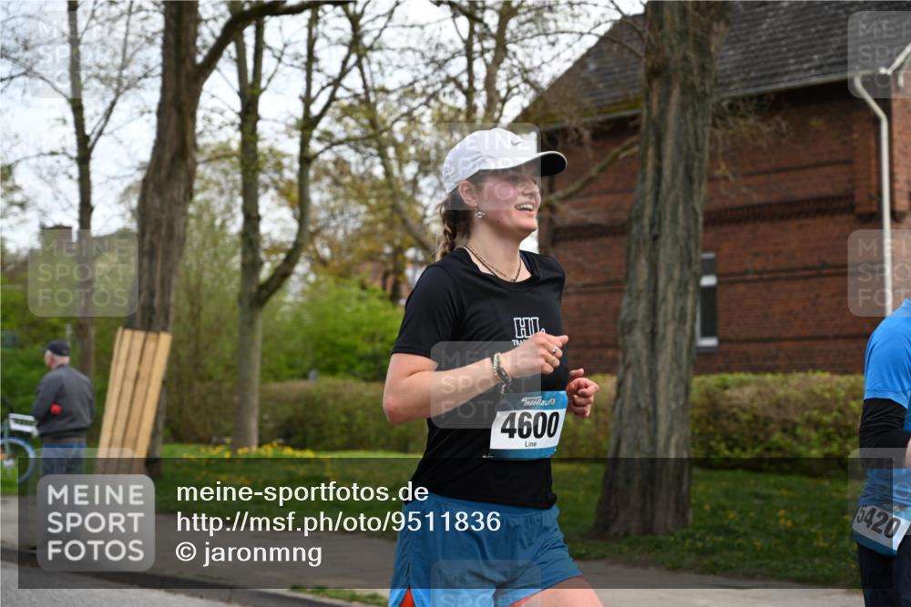 12.04.2026 - 45. Internationalen Wilhelmsburger Insellauf J. Mangold http://msf.ph/oto/9511836 12.04.2026 13:04:12 Ziel 5469, 2128, 5667, 2089, 3870, 5193, 2307, 5257, 4647, 5565, 4600, 5474, 4653, 5420, 5599, 5620, 4951, 4115, 4351, 4125, 5248, 5064, 4048, 5423, 5066, 5458, 5728, 5724, 2798, 2798, 5088, 5864, 3964, 2891, 4314, 5096, 5808, 5477 meine-sportfotos.de
