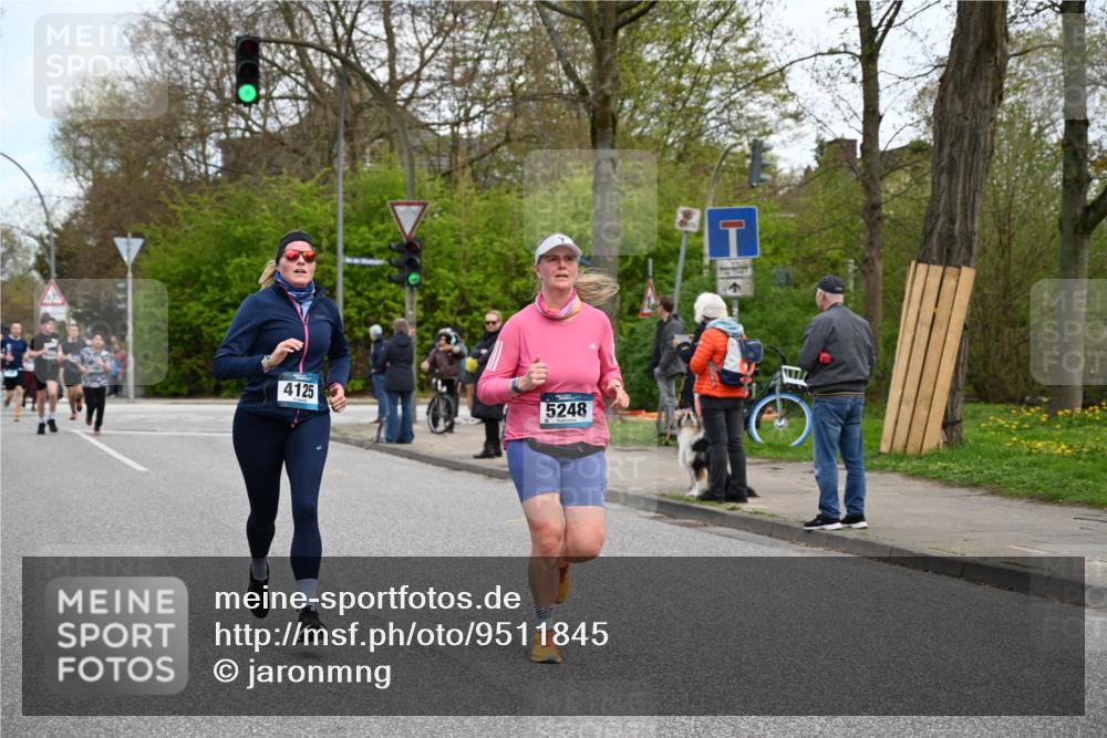12.04.2026 - 45. Internationalen Wilhelmsburger Insellauf J. Mangold http://msf.ph/oto/9511845 12.04.2026 13:04:17 Ziel 3870, 5193, 2307, 5257, 4647, 5565, 4600, 5474, 4653, 5420, 5599, 5620, 4951, 4115, 4351, 4125, 5248, 5064, 4048, 5423, 5066, 5458, 5728, 5724, 2798, 5088, 5864, 3964, 2891, 4314, 5096, 5808, 5477, 3068, 5144 meine-sportfotos.de