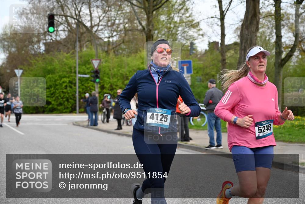 12.04.2026 - 45. Internationalen Wilhelmsburger Insellauf J. Mangold http://msf.ph/oto/9511854 12.04.2026 13:04:18 Ziel 5193, 2307, 5257, 4647, 5565, 4600, 5474, 4653, 5420, 5599, 5620, 4951, 4115, 4351, 4125, 5248, 5064, 5064, 4048, 5423, 5066, 5458, 5728, 5724, 2798, 5088, 5864, 3964, 2891, 4314, 5096, 5808, 5477, 3068, 5144, 5002 meine-sportfotos.de